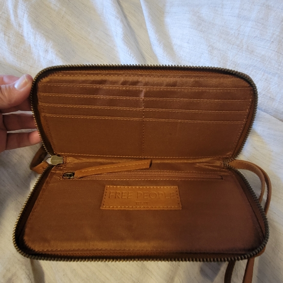 ⚡️EUC⚡️Free People Distressed Vegan Wallet - Picture 6 of 8